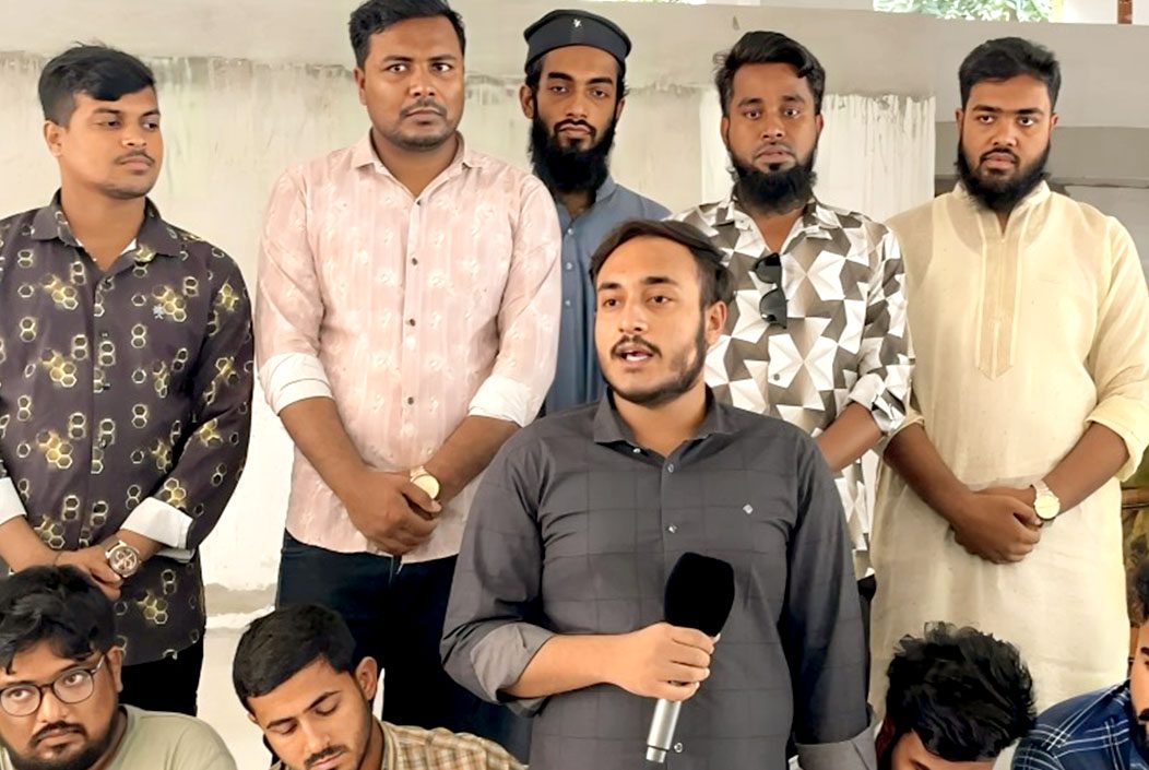 মামলার দায় অস্বীকার করে ছাত্র সমন্বয়কদের সংবাদ সম্মেলন মামলার দায় অস্বীকার করে ছাত্র সমন্বয়কদের সংবাদ সম্মেলন