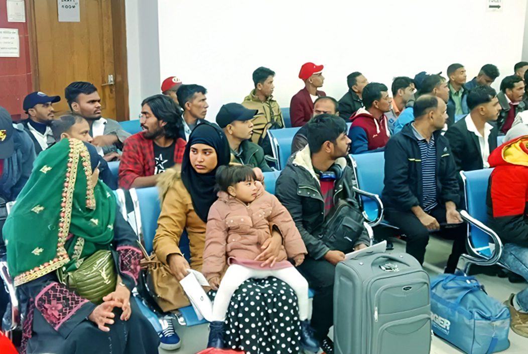 যুদ্ধবিধ্বস্ত লেবানন থেকে ফিরলেন আরও ৮৫ বাংলাদেশী যুদ্ধবিধ্বস্ত লেবানন থেকে ফিরলেন আরও ৮৫ বাংলাদেশী