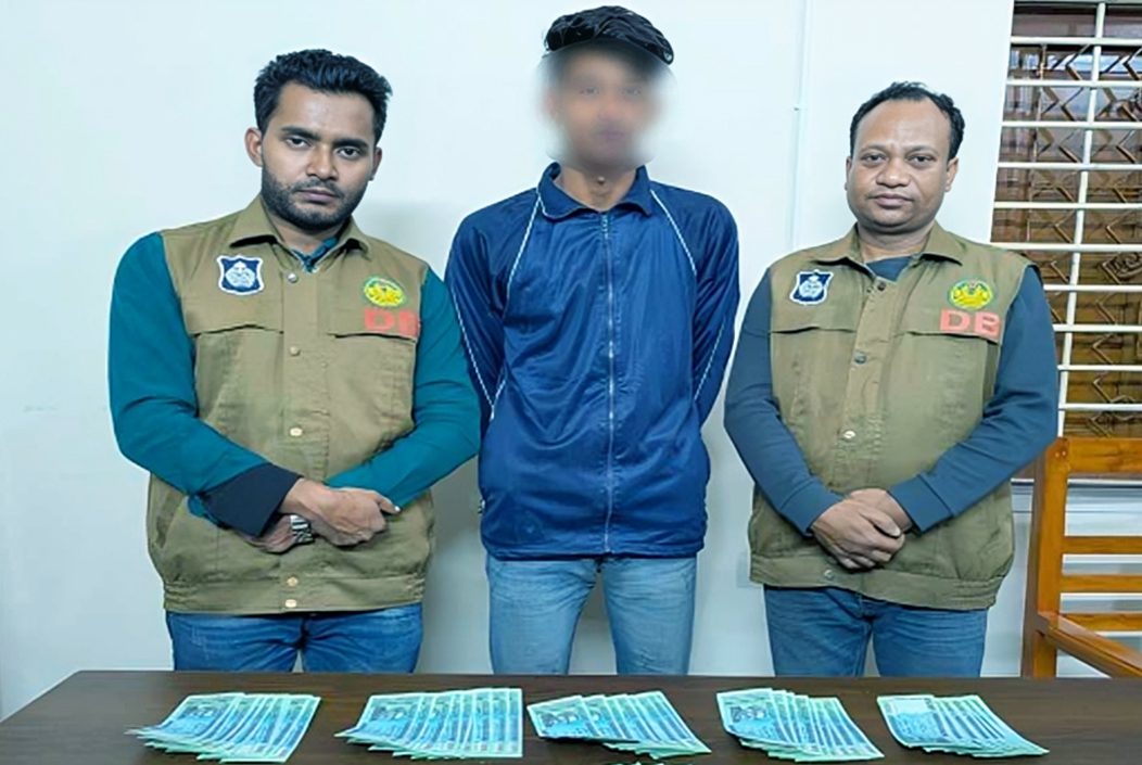 রাজশাহী মহানগরীতে ৫০ হাজার জাল টাকাসহ আটক ১ রাজশাহী মহানগরীতে ৫০ হাজার জাল টাকাসহ আটক ১