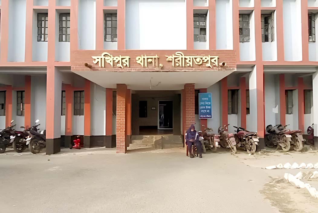 শরীয়তপুরে অটোরিকশার চাপায় প্রাণ গেল ৬ বছরের শিশুর শরীয়তপুরে অটোরিকশার চাপায় প্রাণ গেল ৬ বছরের শিশুর