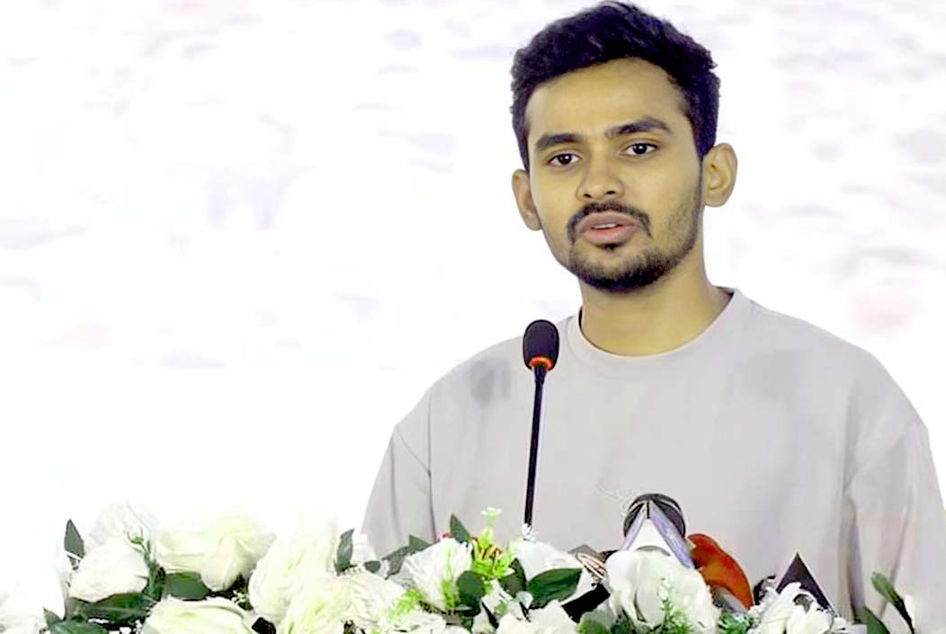 উপদেষ্টাদের কেউ রাজনীতি করতে চাইলে সরকার থেকে বের হয়েই করবে আসিফ মাহমুদ উপদেষ্টাদের কেউ রাজনীতি করতে চাইলে সরকার থেকে বের হয়েই করবে আসিফ মাহমুদ