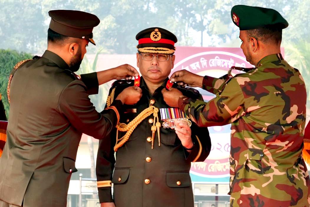 ‘কর্নেল অব দি রেজিমেন্ট’ হিসেবে অভিষিক্ত হলেন সেনাবাহিনীর প্রধান ‘কর্নেল অব দি রেজিমেন্ট’ হিসেবে অভিষিক্ত হলেন সেনাবাহিনীর প্রধান