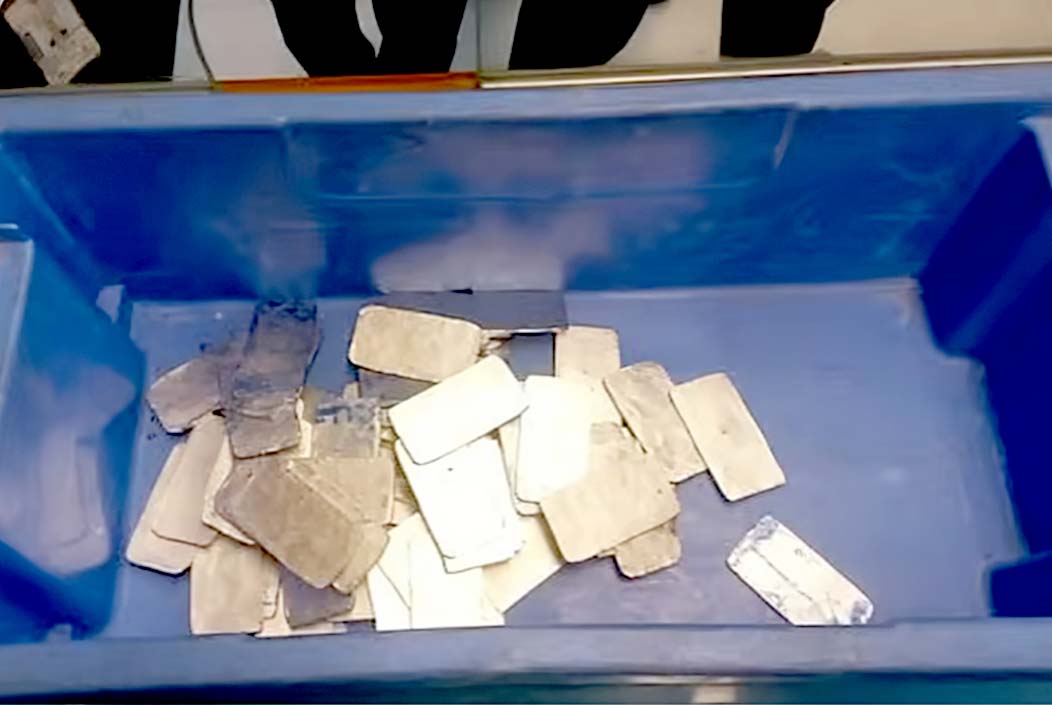 ওসমানী বিমানবন্দরে ২ যাত্রীর কাছ থেকে সাড়ে ১৭ কেজি সোনা উদ্ধার ওসমানী বিমানবন্দরে ২ যাত্রীর কাছ থেকে সাড়ে ১৭ কেজি সোনা উদ্ধার