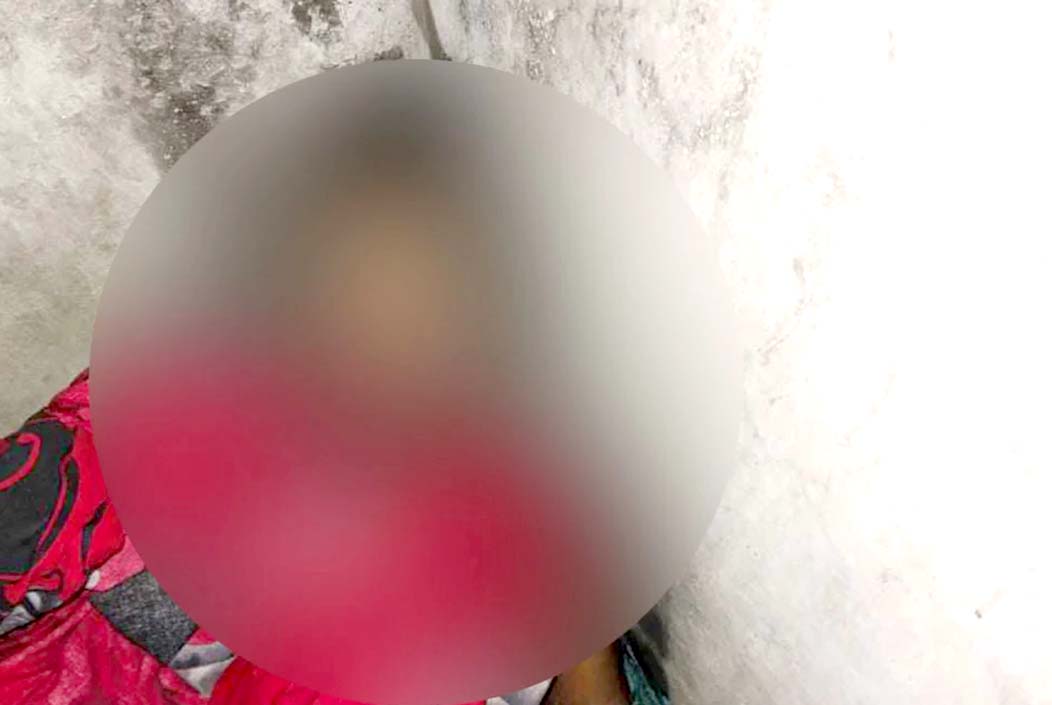 গায়ে আগুন দিয়ে গৃহবধূর আত্মহত্যা গায়ে আগুন দিয়ে গৃহবধূর আত্মহত্যা