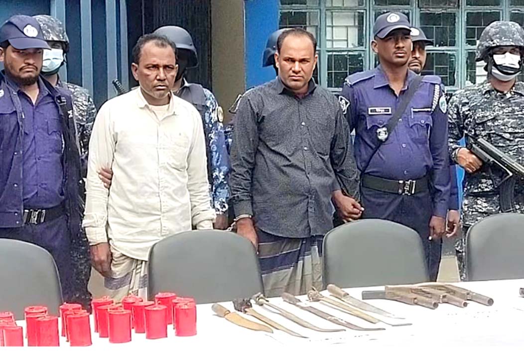 নোয়াখালীতে ‘ডেভিল হান্টে’ আগ্নেয়াস্ত্র, গুলি, ককটেলসহ গ্রেফতার ২ নোয়াখালীতে ‘ডেভিল হান্টে’ আগ্নেয়াস্ত্র, গুলি, ককটেলসহ গ্রেফতার ২