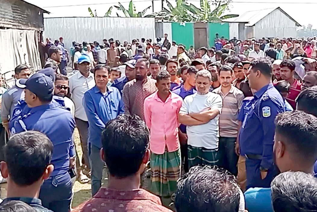 দুর্গাপুরে পাহারাদারকে হত্যা করে খামারের ৭ গরু লুট দুর্গাপুরে পাহারাদারকে হত্যা করে খামারের ৭ গরু লুট