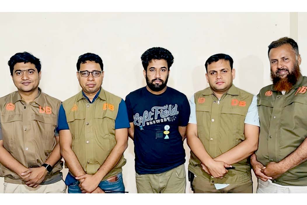 যশোরে চিহ্নিত সন্ত্রাসী ‘ভাইপো রাকিব’ গ্রেফতার