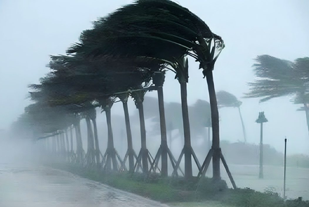 দুপুরের মধ্যে ৬০ কিমি বেগে ঝড়ের পূর্বাভাস, নদীবন্দরে সতর্ক সংকেত