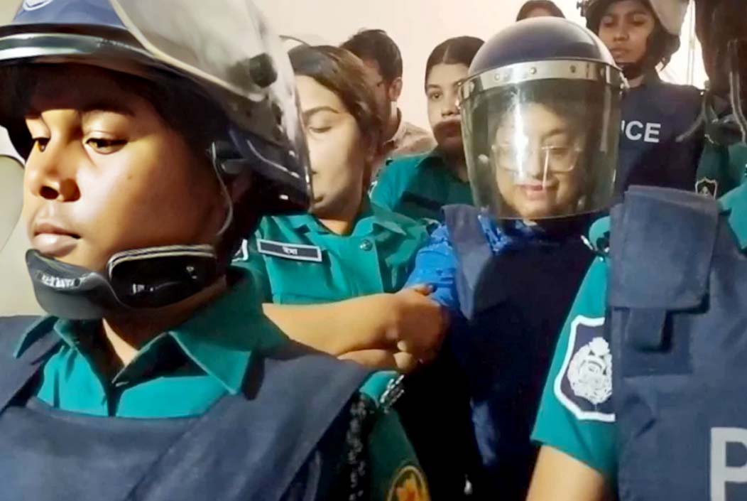 হত্যাচেষ্টা মামলায় ব্যারিস্টার তুরিন আফরোজ ৪ দিনের রিমান্ডে হত্যাচেষ্টা মামলায় ব্যারিস্টার তুরিন আফরোজ ৪ দিনের রিমান্ডে