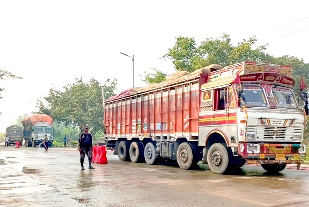 বাংলাদেশি পণ্য আমদানি বন্ধ করল ভারত সরকার বাংলাদেশি পণ্য আমদানি বন্ধ করল ভারত সরকার