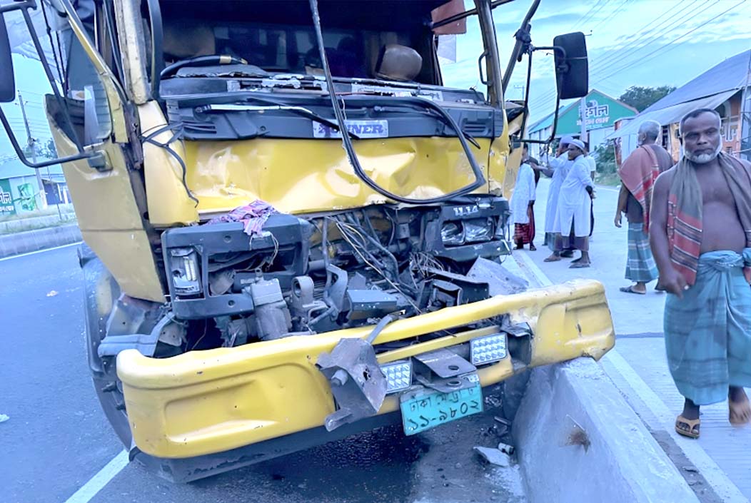 শেরপুরে সড়ক দুর্ঘটনায় চালকের মর্মান্তিক মৃত্যু