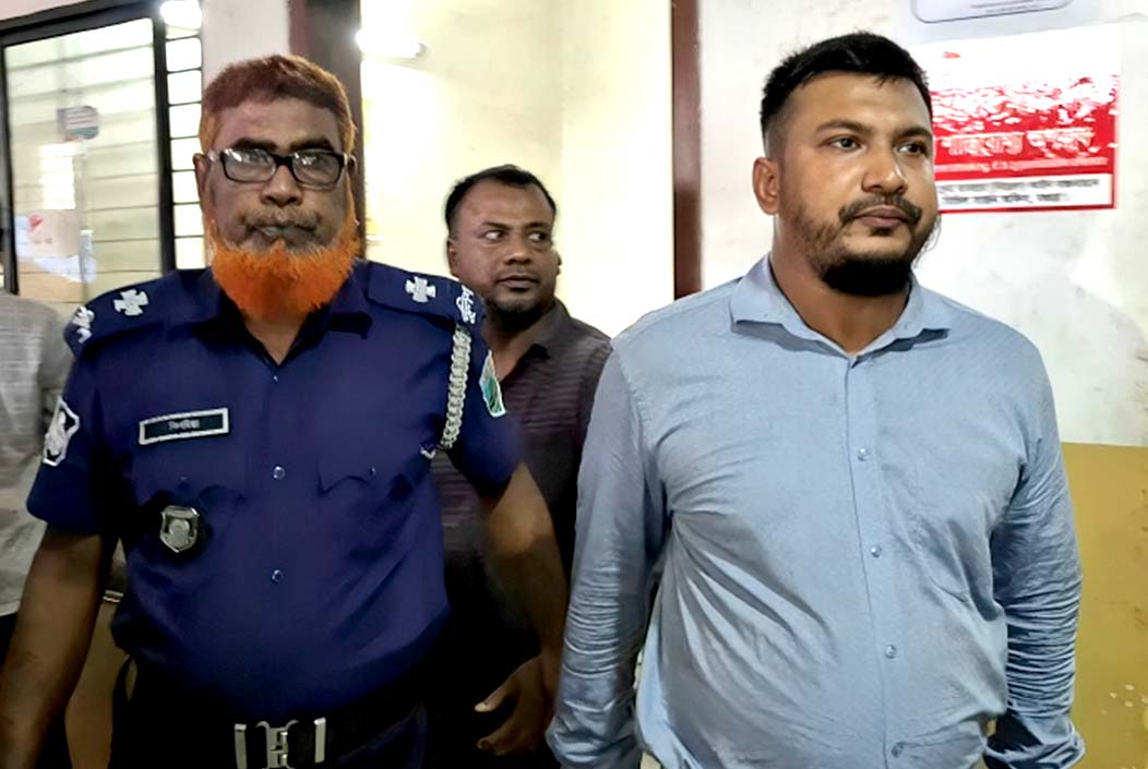 বগুড়ায় তরুণীকে ধর্ষণ মামলায় কৃষি কর্মকর্তা কারাগারে বগুড়ায় তরুণীকে ধর্ষণ মামলায় কৃষি কর্মকর্তা কারাগারে