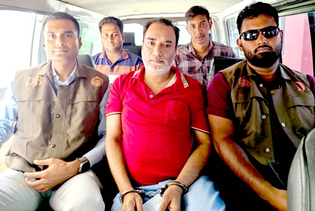 বগুড়ায় ২১ মামলার আসামি যুবলীগ নেতা ও সাবেক কাউন্সিলর ঢাকা থেকে গ্রেফতার অন্বেষণ বগুড়ায় ২১ মামলার আসামি যুবলীগ নেতা ও সাবেক কাউন্সিলর ঢাকা থেকে গ্রেফতার অন্বেষণ