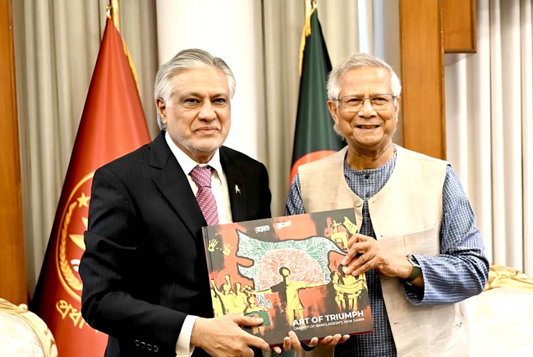 প্রধান উপদেষ্টার সঙ্গে পাকিস্তানের উপ-প্রধানমন্ত্রীর সাক্ষাৎ