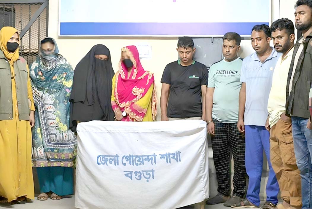 বগুড়ায় হানি ট্র্যাপে ফেলে মুক্তিপণ দাবি, নারীসহ গ্রেফতার ৭ Seven arrested, including a woman, for demanding ransom in Bogra after falling into honey trap Onnetion