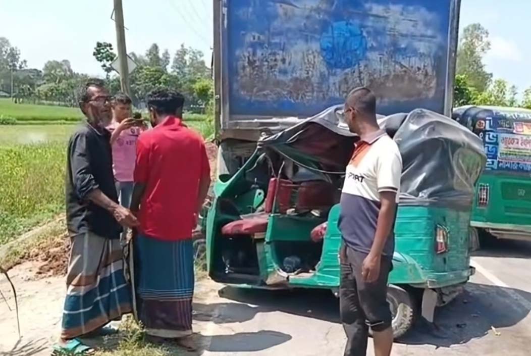 3 including father and son killed in truck-CNG auto-rickshaw collision in Bogra Onnetion