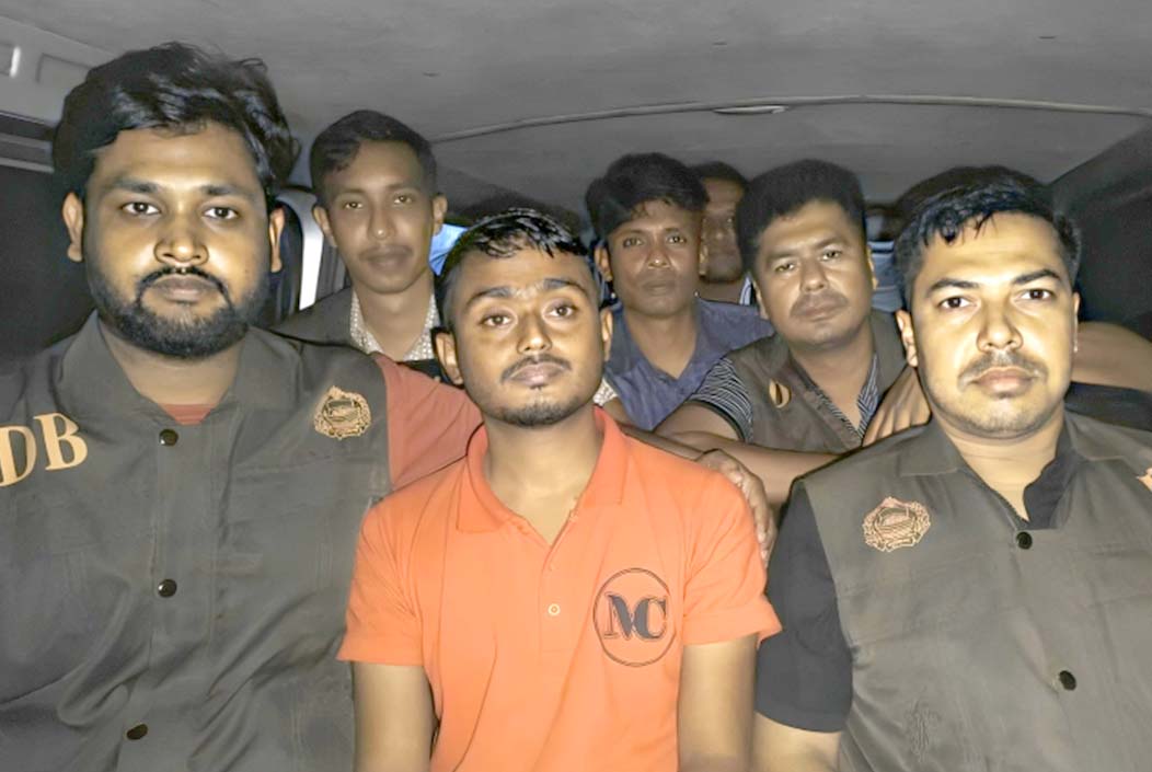 বগুড়ায় ফিলিং স্টেশনের ম্যানেজারকে হত্যার ঘটনায় অভিযুক্ত রতন আটক Accused Ratan arrested in Bogra filling station manager murder case Onnetion
