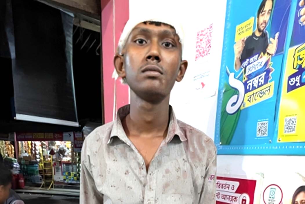 Auto driver and 2 injured in robbery, car burning in Sherpur Onnetion