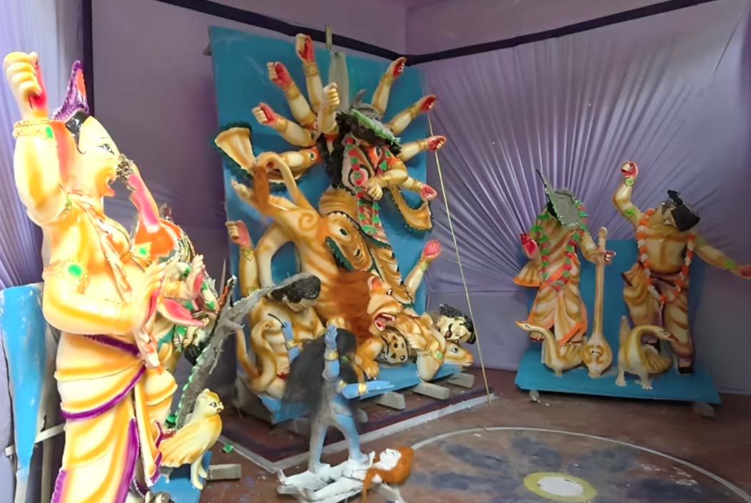 জামালপুরে মন্দিরের সাতটি প্রতিমা ভাঙচুর, আটক ১ Seven idols of a temple in Jamalpur vandalized, 1 arrested Onnetion