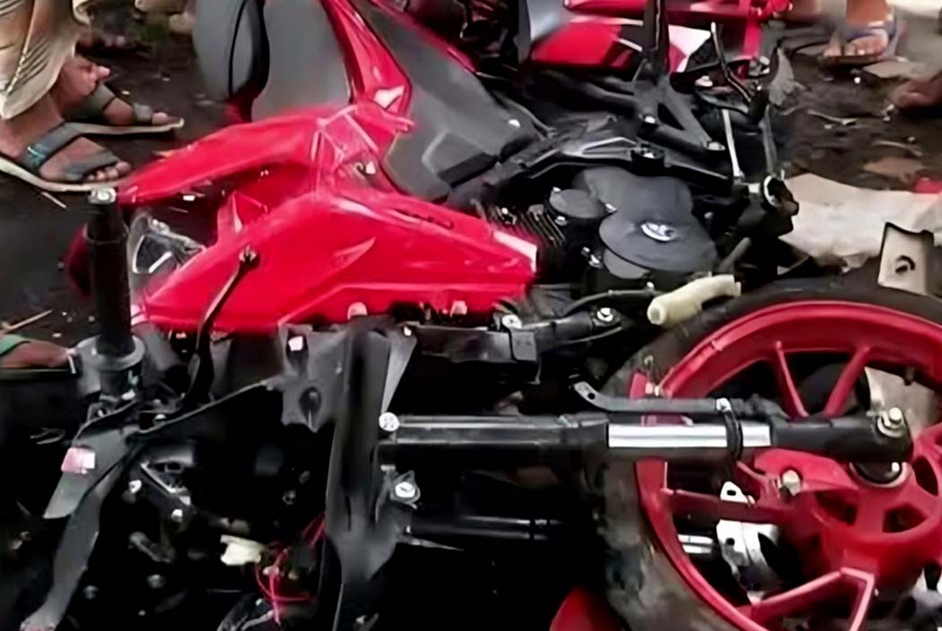 ছবি : সংগৃহীত। Youth killed in motorcycle-autorickshaw collision in Bogra