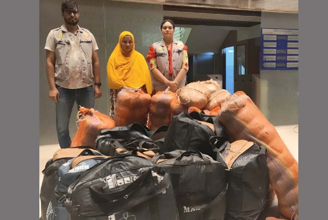 রাজধানীতে ২৮৫ কেজি গাঁজাসহ নারী মাদক কারবারি গ্রেফতার Female drug dealer arrested with 285 kg of marijuana in capital Onnetion