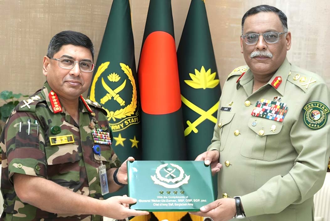 সেনাপ্রধানের সঙ্গে পাক যৌথ বাহিনীর চেয়ারম্যানের সাক্ষাৎ Pak Joint Forces Chairman meets Army Chief Onnetion
