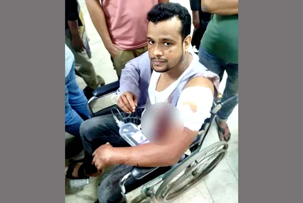 পুলিশ সদস্য সদস্যকে ছুরিকাঘাত করে মোবাইল-মানিব্যাগ ছিনতাই Police officer stabbed, robbed of mobile phone and wallet Onnetion