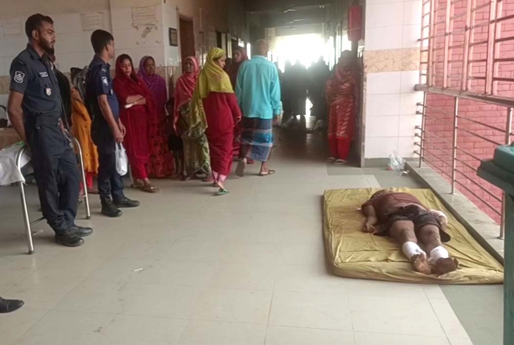 নওগাঁয় গণপিটুনিতে ডাকাতের মৃত্যু Robber dies in mob lynching in Naogaon Onnetion