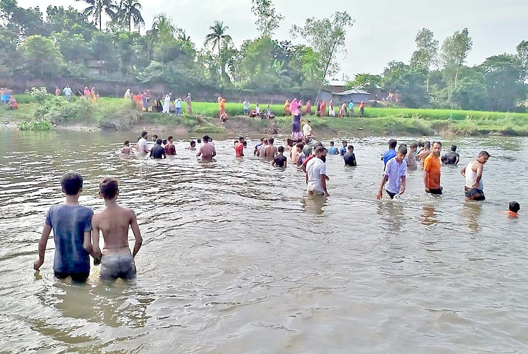 Teenager missing in Karatoya, Sherpur, divers from Rajshahi on rescue mission Onnetion