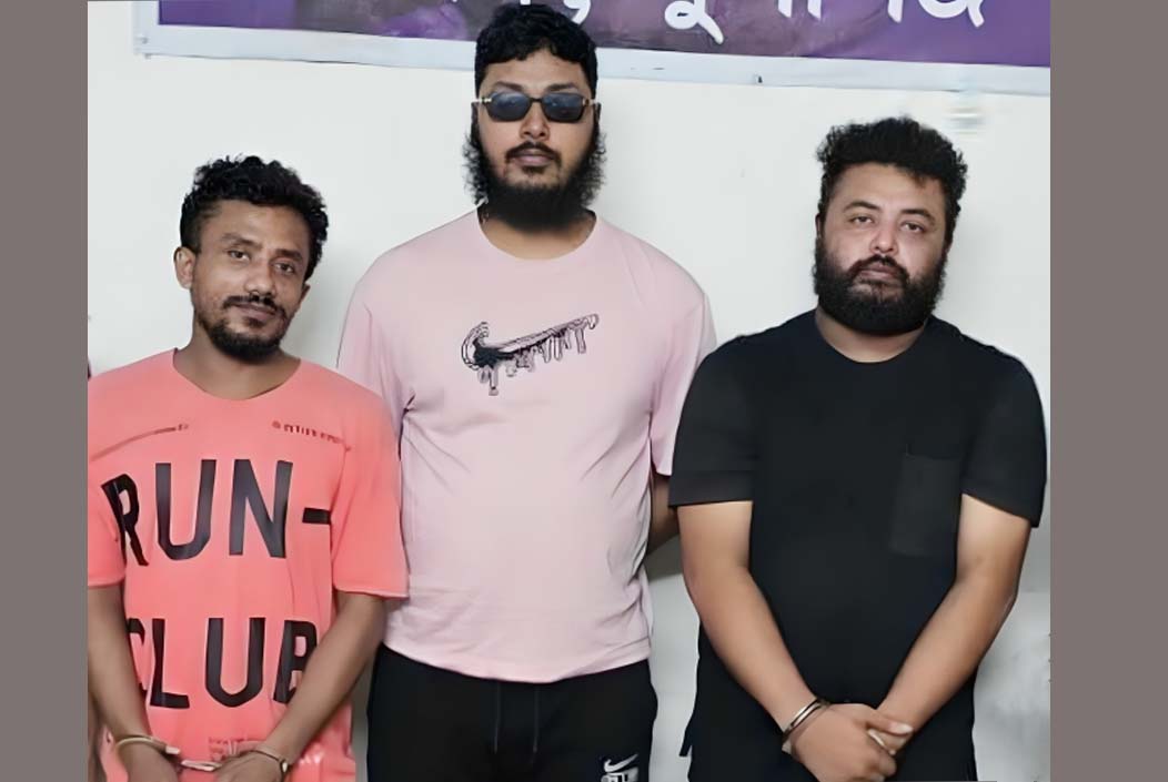 প্রকাশ্যে অস্ত্র প্রশিক্ষণের ভিডিও ভাইরাল, বাহিনীর প্রধানসহ গ্রেফতার ৩ Video of public weapons training goes viral, 3 arrested including force chief Onnetion