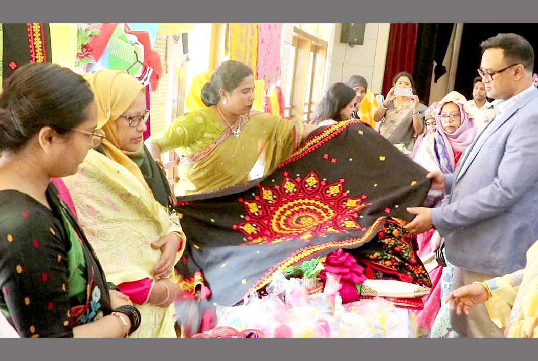 নওগাঁয় দিনব্যাপী উদ্যোক্তা মেলা ও পিঠা উৎসব Day-long entrepreneur fair and pitha festival in Naogaon Onnetion