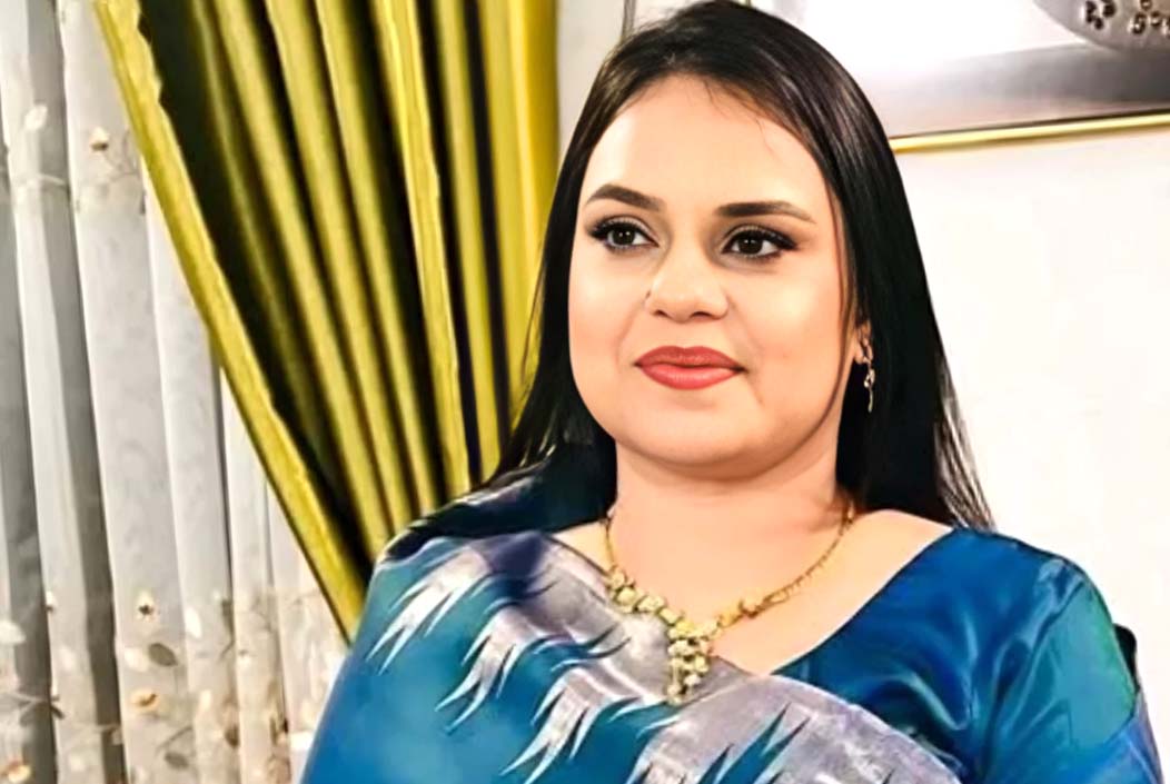 দুর্গাপুরের সাবেক চেয়ারম্যান ঝুমাসহ আ. লীগের ৭ নেতা-কর্মী গ্রেফতার Former Durgapur chairman Jhuma and 7 A. League leaders and activists arrested Onnetion