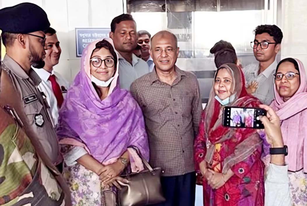 Home Affairs Advisor visits hospital to inquire about Khaleda Zia's health Onnetion