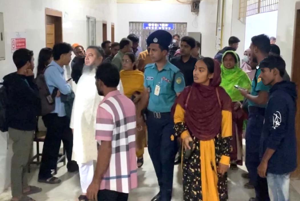 Judge's son hacked to death after entering house in Rajshahi Onnetion