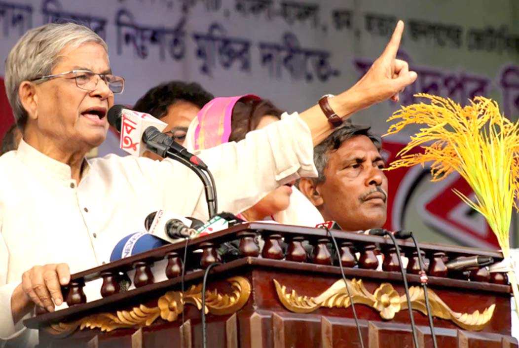 মুক্তিযোদ্ধাদের হত্যাকারীরা দেশটাকে গিলে খাওয়ার চেষ্টা করছে: ফখরুল The killers of freedom fighters are trying to swallow the country Fakhrul Onnetion