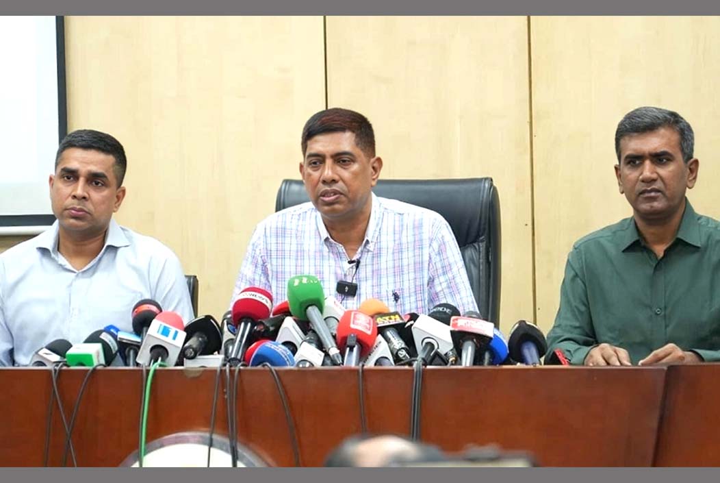 There is no need to panic during lockdown, rickshaw pullers are chanting slogans in exchange for money, says DB chief Onnetion