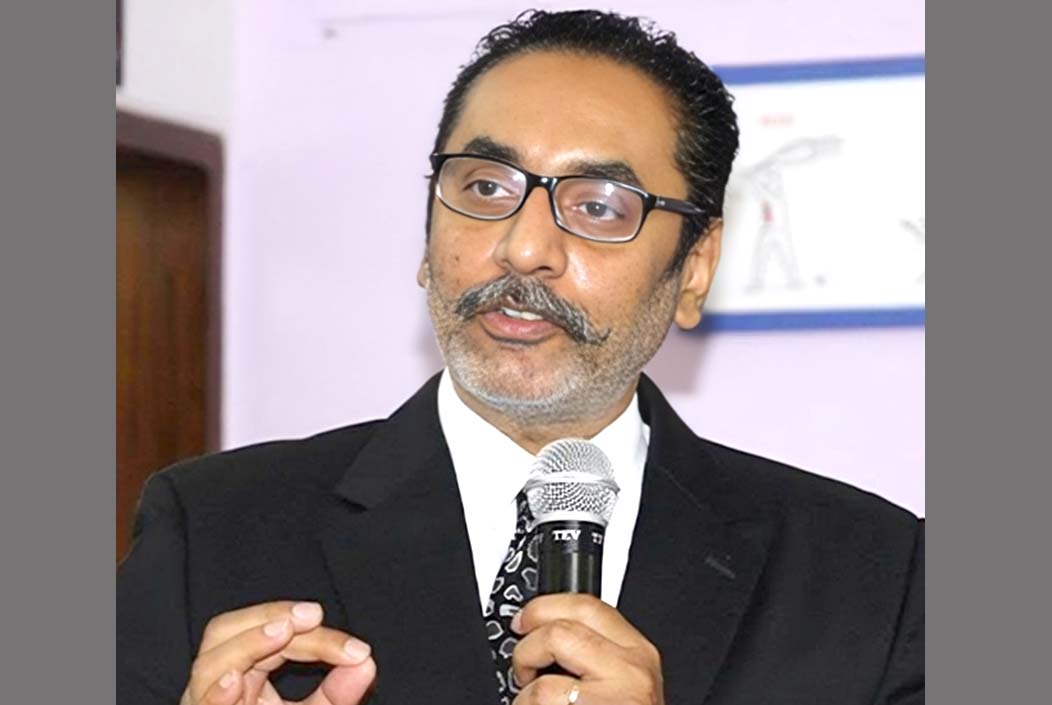 দুই ছাত্র উপদেষ্টা পদত্যাগ করবেন ডিসেম্বরে: পিনাকী ভট্টাচার্য Two student advisors to resign in December Pinaki Bhattacharya Onnetion