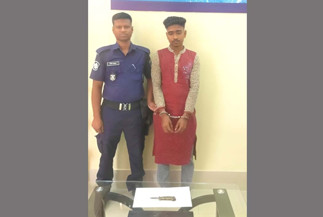 Youth arrested with sophisticated Burmese knife in Bogra Onnetion