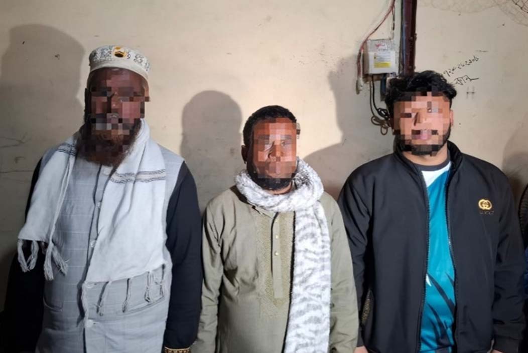 বগুড়ায় ২৬ হাজার কেজি নিষিদ্ধ পলিথিন জব্দ, তিনজনকে জেল ও জরিমানা 26,000 kg of banned polythene seized in Bogra, three jailed and fined Onnetion