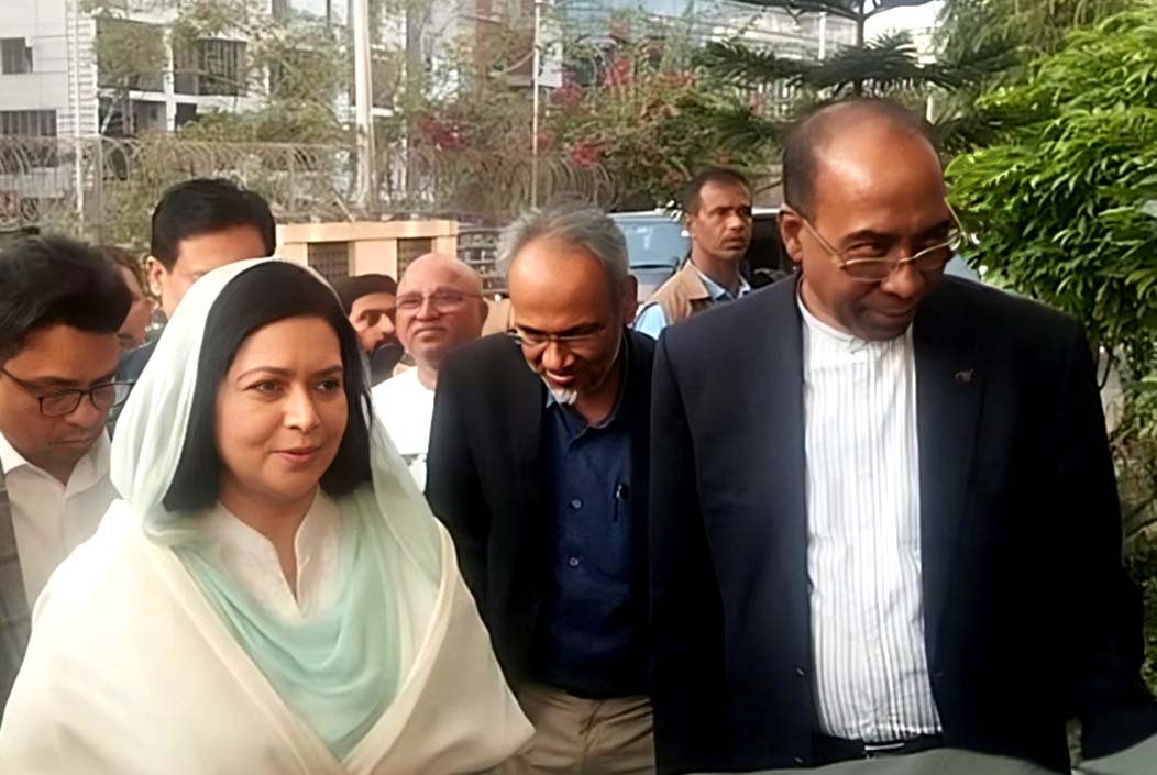 Dr. Zubaida Rahman went to Evercare Hospital to see Begum Khaleda Zia. Onnetion