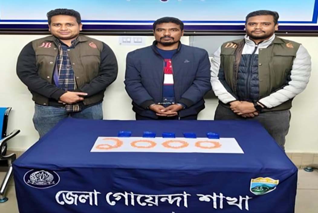 বগুড়ায় এক হাজার পিস ইয়াবাসহ মাদক ব্যবসায়ী গ্রেফতার Drug dealer arrested with 1,000 pieces of Yaba in Bogra Onnetion