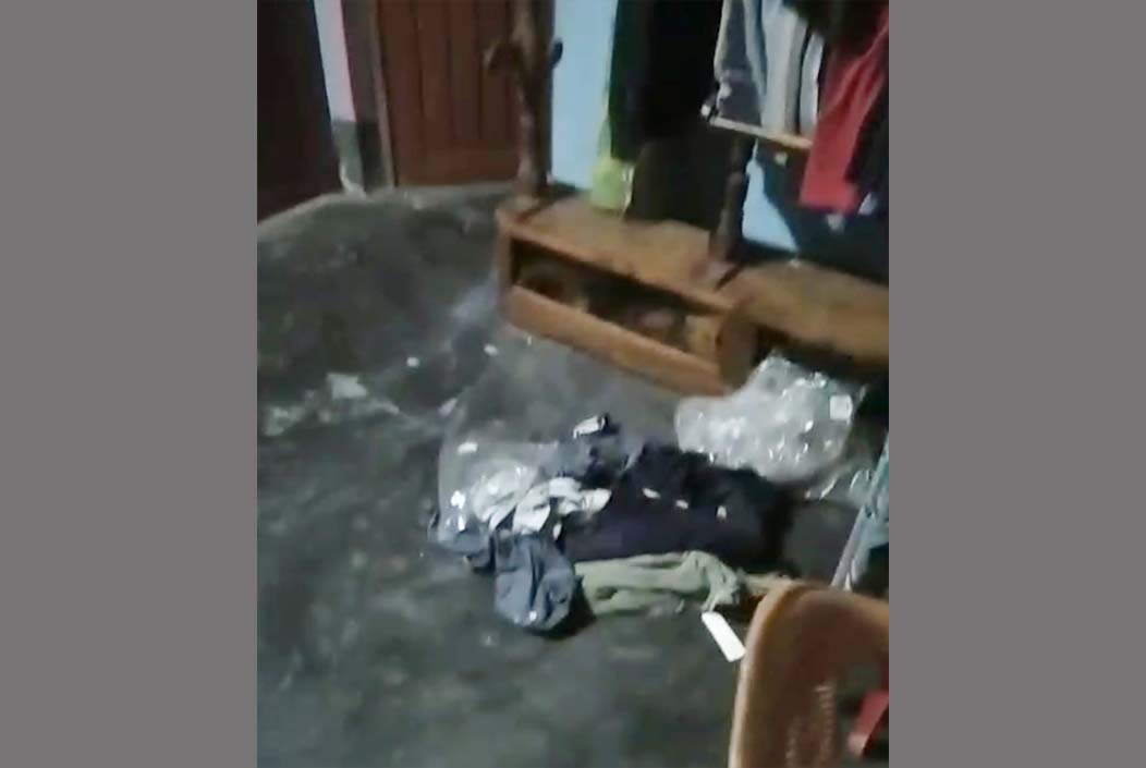 শেরপুরে এক বৃদ্ধার বাড়িতে ডাকাতির অভিযোগ Robbery alleged at an elderly woman's house in Sherpur Onnetion