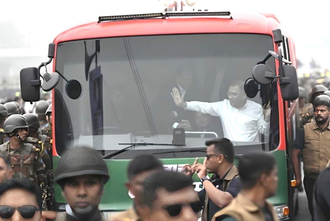 মা খালেদা জিয়াকে দেখতে এভারকেয়ারের পথে তারেক রহমান Tarique Rahman on his way to Evercare to see his mother Khaleda Zia Onnetion