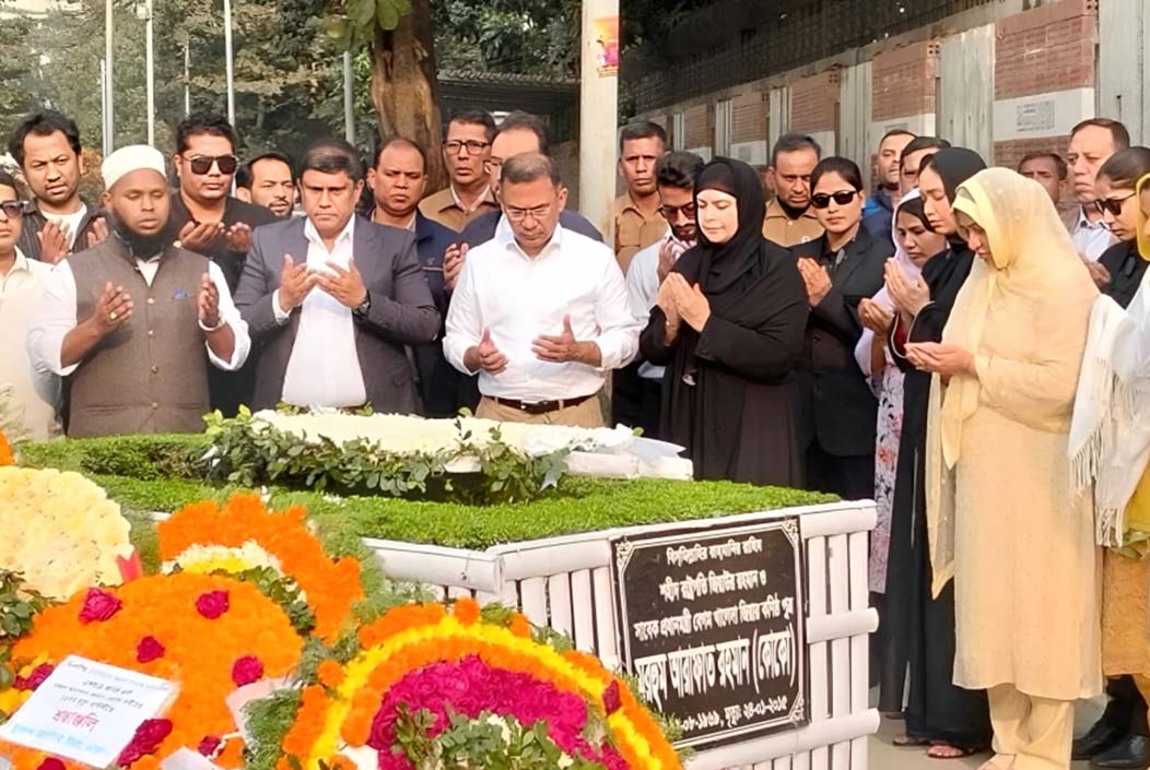 Tarique Rahman visits Arafat Rahman Koko's grave Onnetion