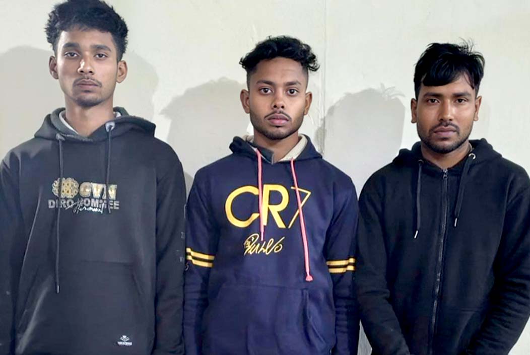 Three members of a teenage gang arrested with domestic weapons in Bogra Onnetion