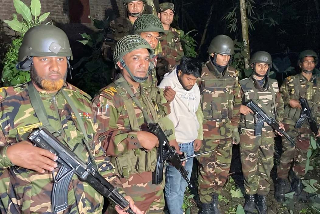 Top terrorist suspect arrested with foreign weapons in army operation in Bogra Onnetion