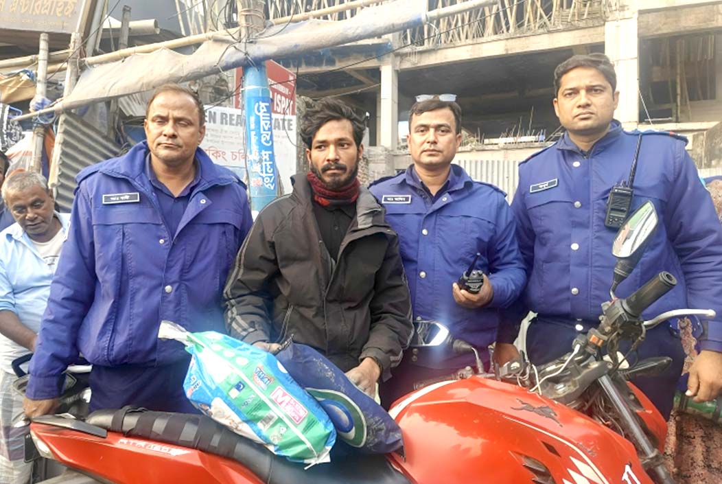 Youth arrested with 2 kg of marijuana in Naogaon Onnetion