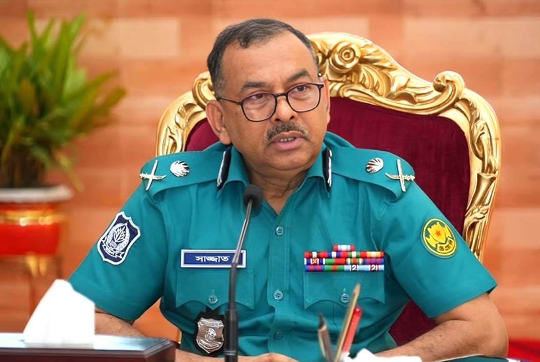 16 policemen injured in clash with protesters DMP Onnetion