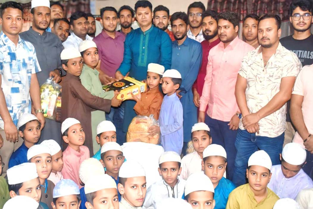 Iftar items distributed among orphans in Bogra at the initiative of Chhatra Dal Onnetion