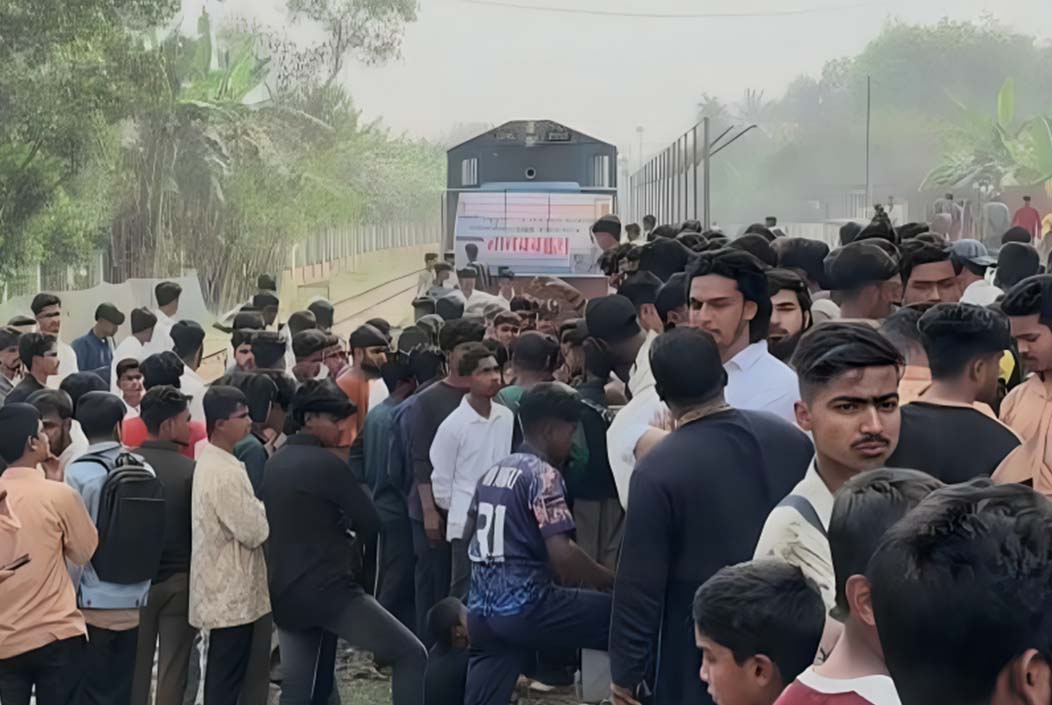 Railway line blocked to demand justice for murder of college student in Bhairab, Kishoreganj Onnetion